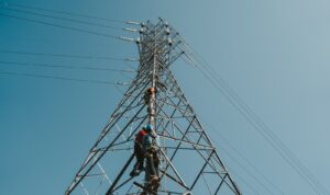 Pemerintah Kecamatan Aesesa Selatan Dukung PLN Wujudkan Listrik Andal di Desa Tengatiba