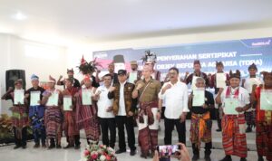 Menteri ATR/BPN RI Serahkan Serifikat TORA untuk Warga Eks Timor Timur
