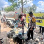 Kurang Air Bersih, Polisi Bantu Warga Dusun Nataria