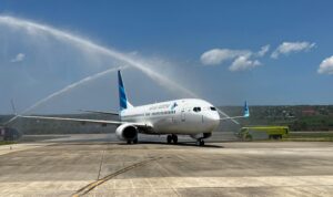 Water Salut, Tandai Penerbangan Garuda Rute Jakarta Kupang PP