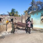 Aparat Gotong Royong Bersihkan Puing-Puing