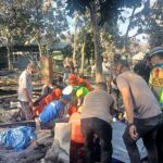Gerak Cepat Polres Flotim Bantu Korban Erupsi Lewotobi Laki Laki