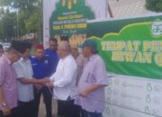 Febry Tetelepta Serahkan Dua Ekor Sapi Kurban untuk Masjid di Maluku