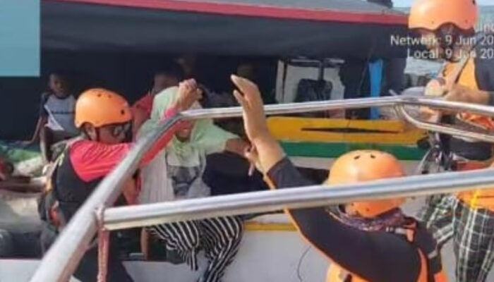 SAR Gabungan Selamatkan 20 Penumpang Korban Perahu Mati Mesin