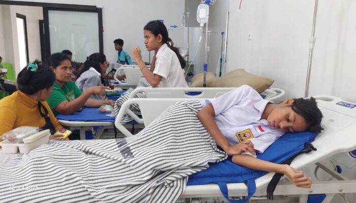 Ratusan Siswa SMPN 8 Kota Kupang Keracunan Makanan