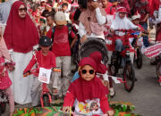 Karnaval Sepeda Hias Warga Desa Sukamantri Meriahkan HUT RI ke-80