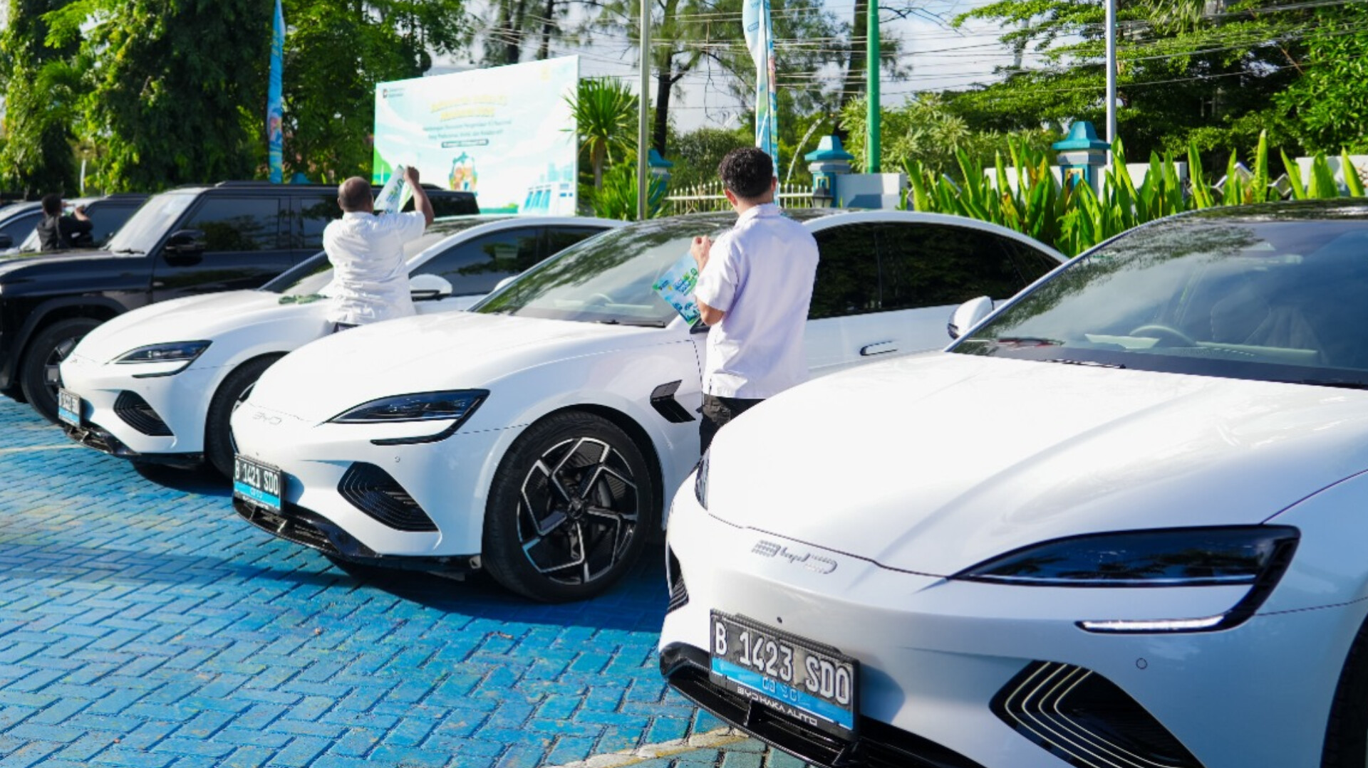 Kenalkan Mobil Listrik, PLN  Uji Kesiapan SPKLU dan Dorong Kemajuan Infrastruktur di Timur Indonesia