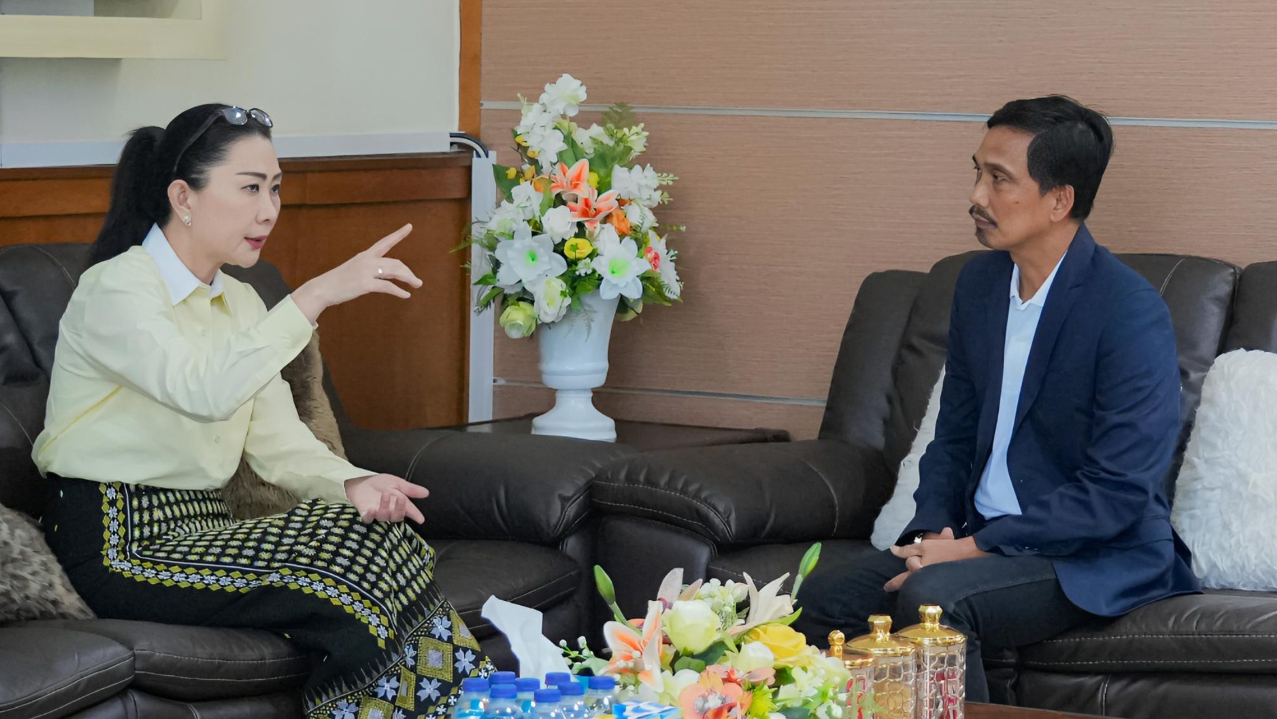 Dorong Elektrifikasi Daerah Perbatasan, Julie Laiskodat Kunker Ke PLN UIW NTT