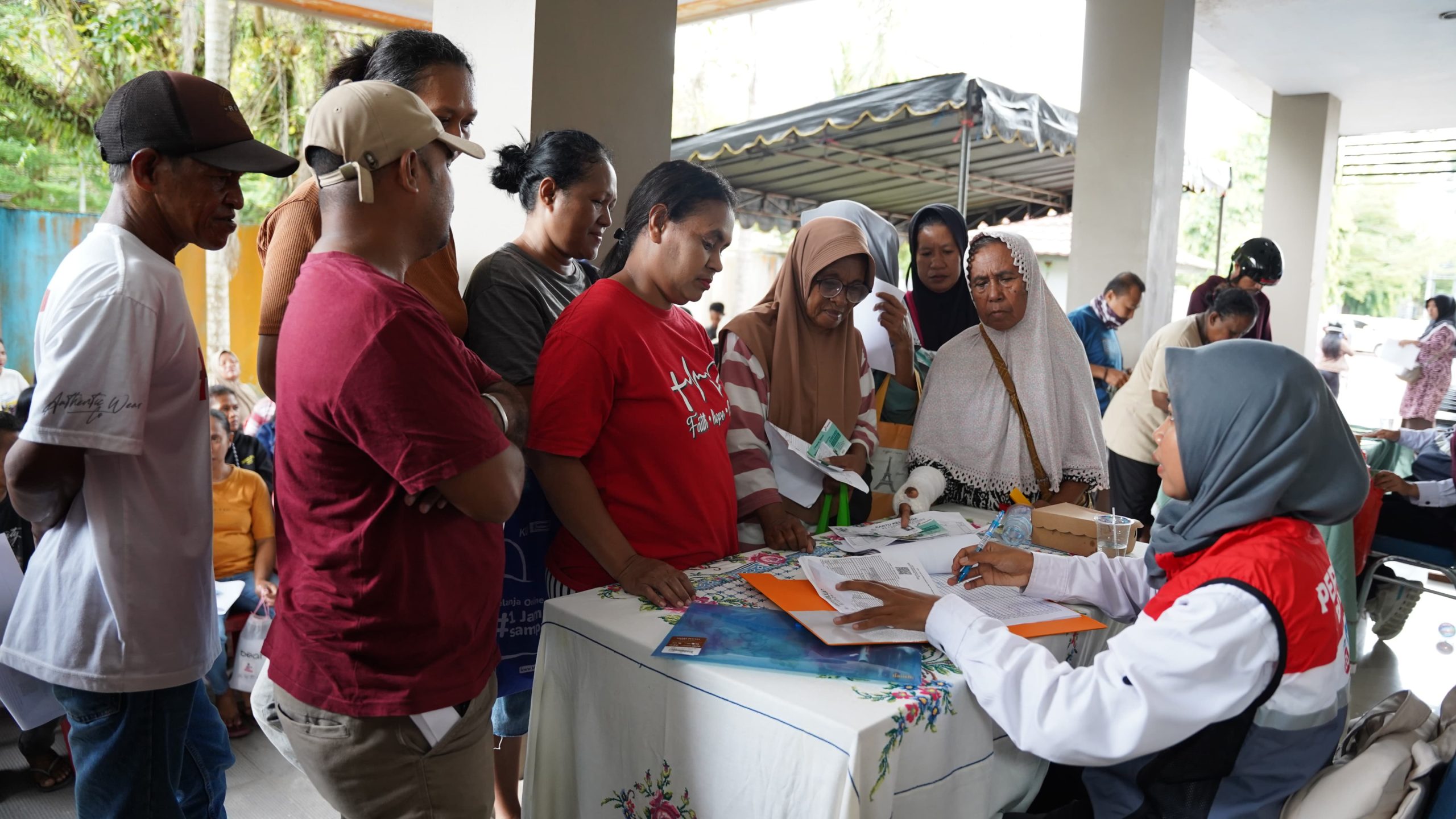 Pasar Murah Pertamina, 1.000 Masyarakat Prasejahtera Wayame Terima Paket Sembako dan Uang
