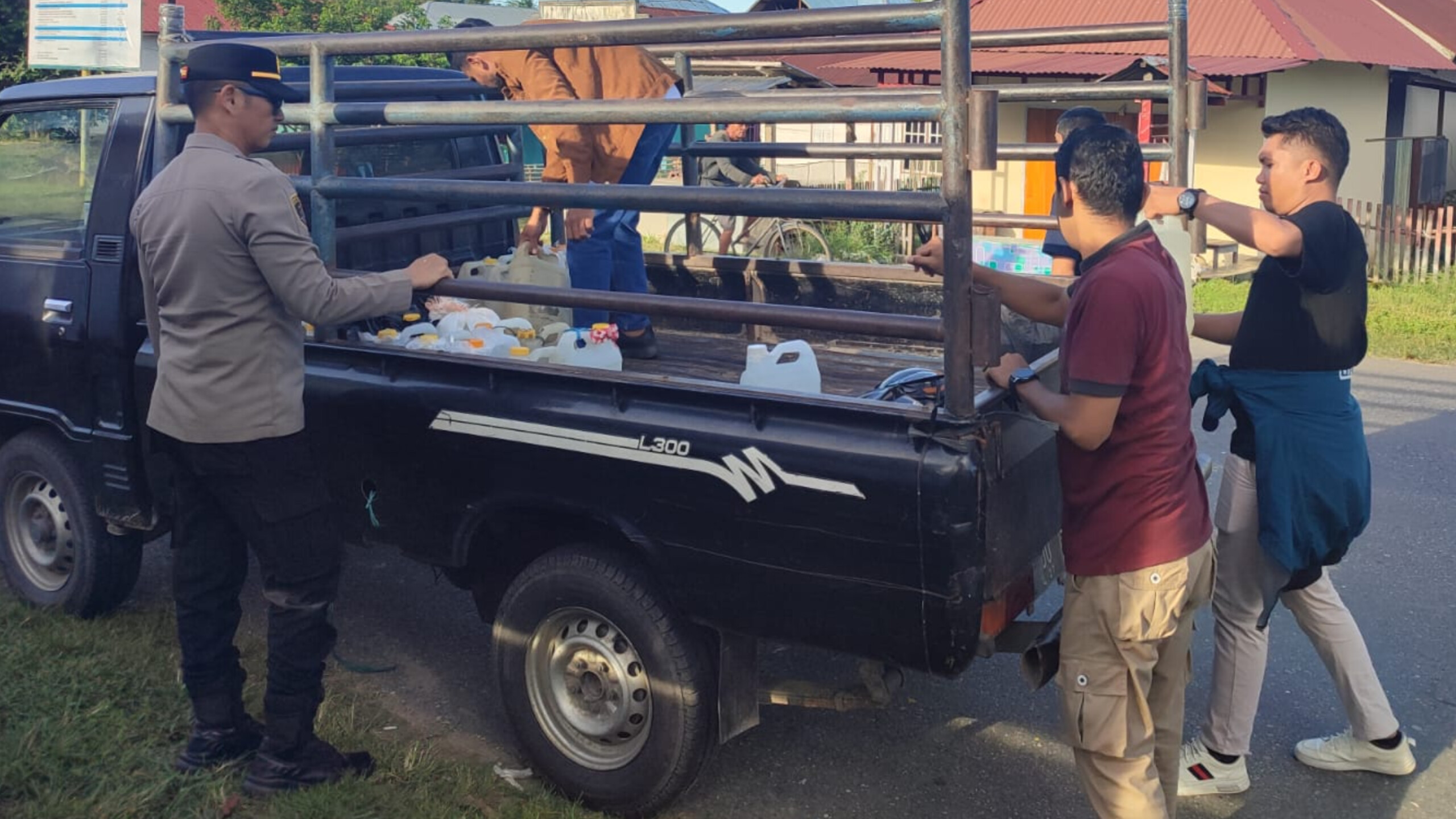Tekan Peredaran Miras di Kab. Buru, Polsek Namlea Sita 160 Liter Sopi