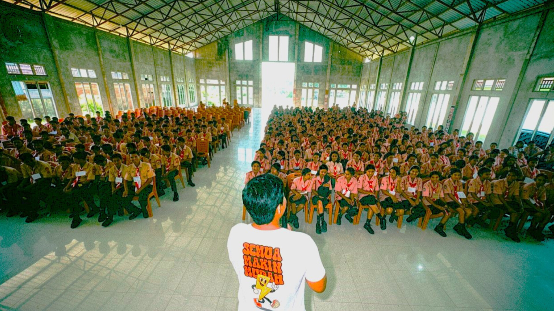 PLN Mobile & K3L Go To School, Kiat PLN UP3 Flores Bagian Timur Budayakan Electrifying Lifestyle