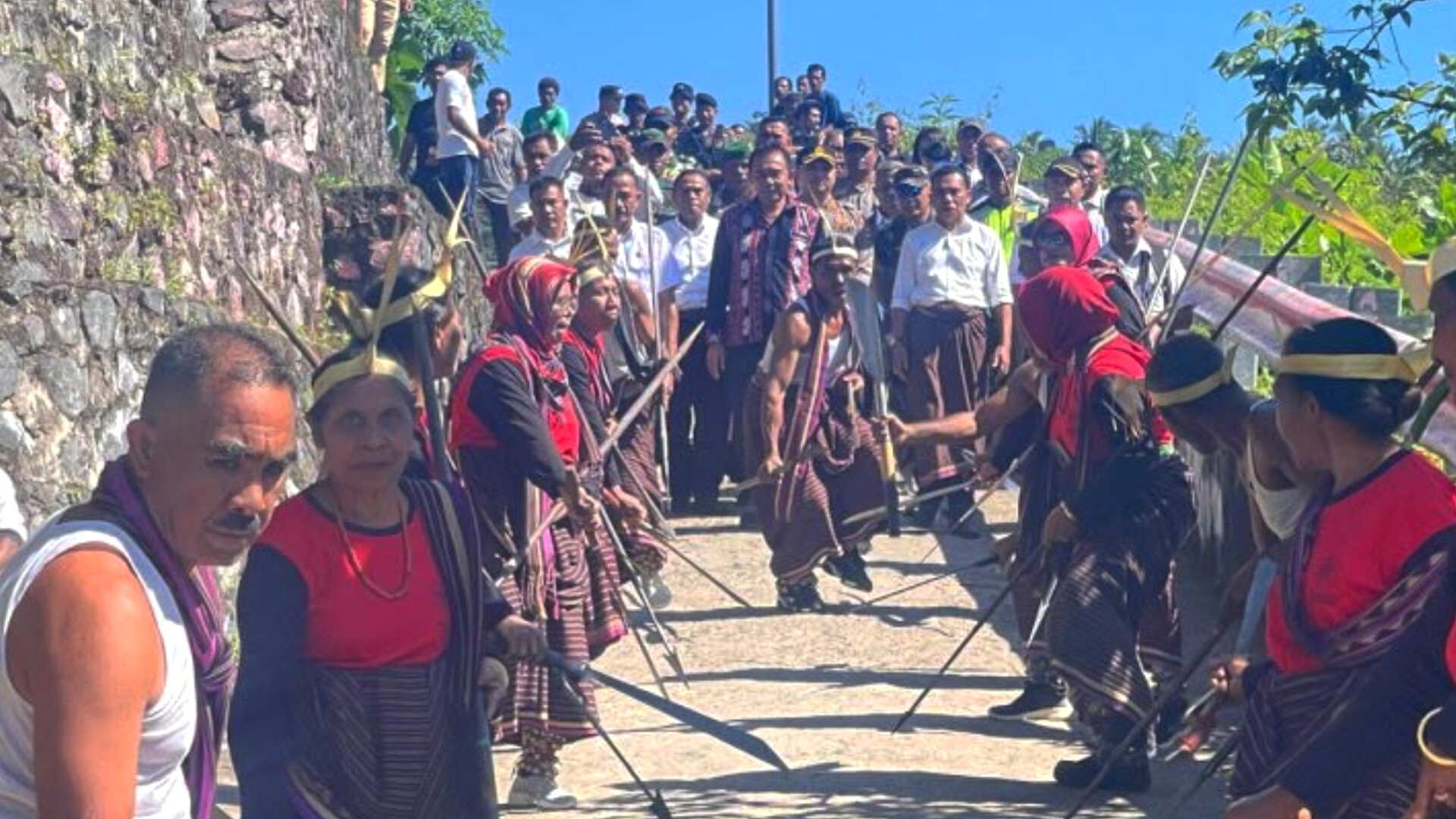 Bangun Perdamaian di Adonara, Forkopimda Flotim Kumpulkan Ratusan Tomas dalam Sarasehan