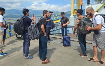 Perahu Mati Mesin, 16 Warga Uzbekistan Terdampar di Pantar Kabupaten ALor