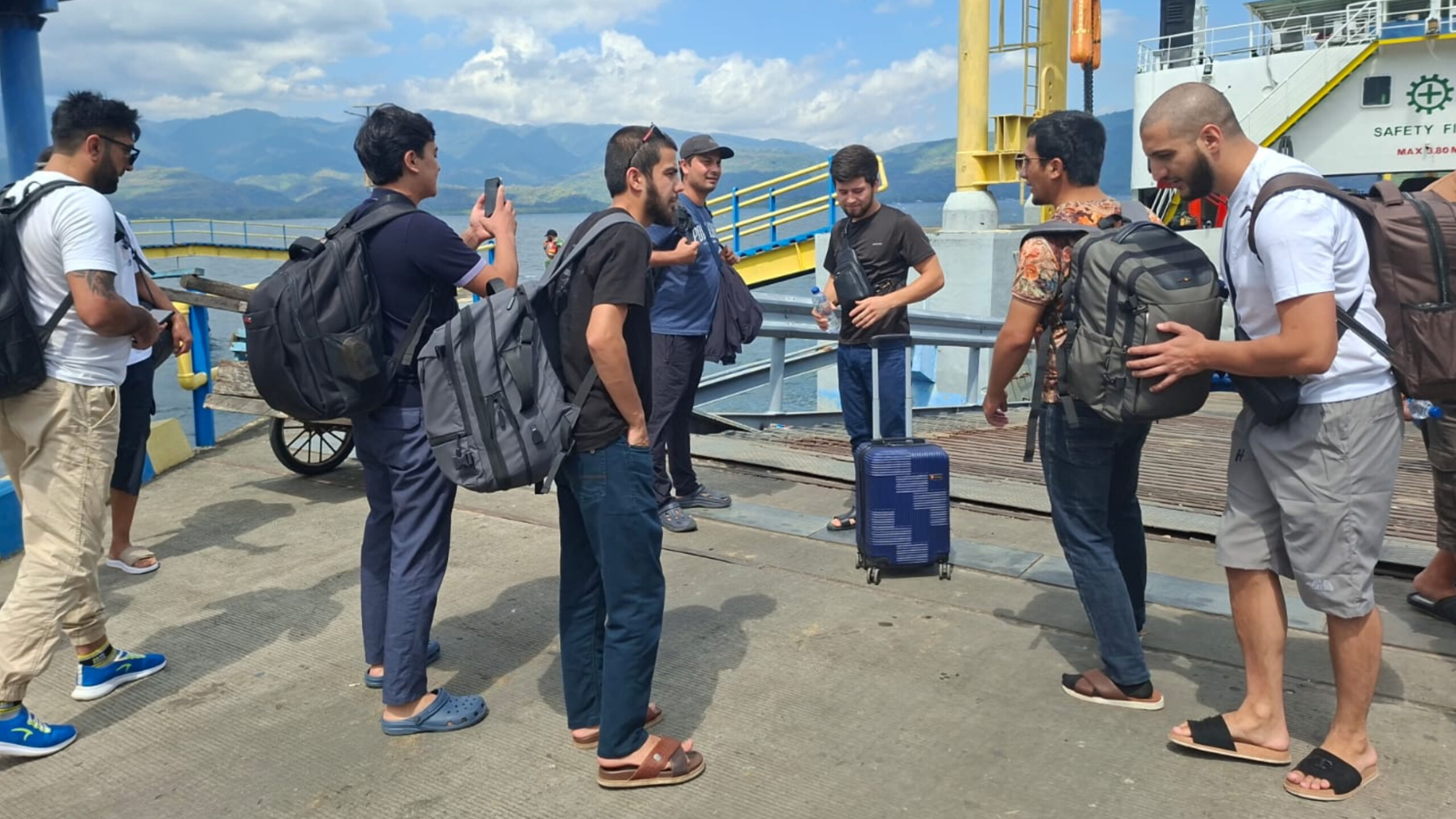 Perahu Mati Mesin, 16 Warga Uzbekistan Terdampar di Pantar Kabupaten ALor