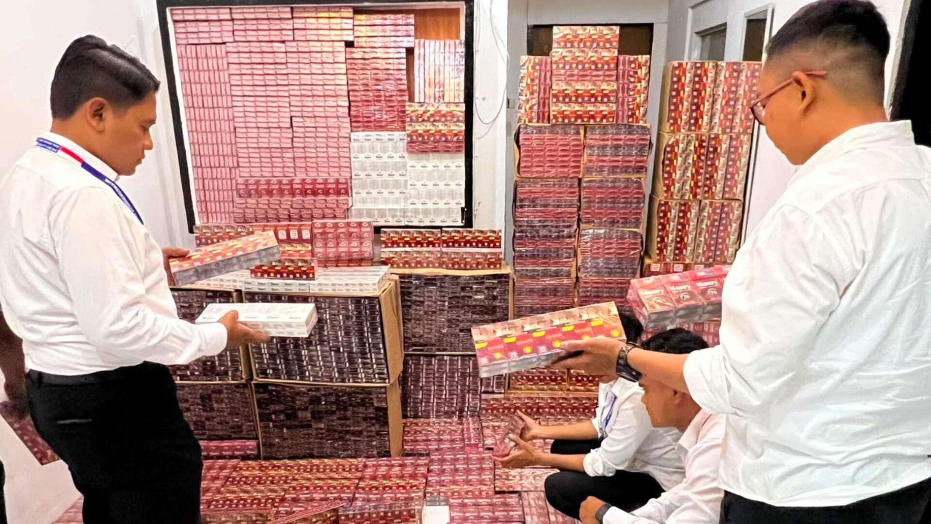Ditkrimsus Polda NTT Sita 9.271 Bungkus Rokok Ilegal dari Ende, Nagekeo, Ngada dan Manggarai Barat